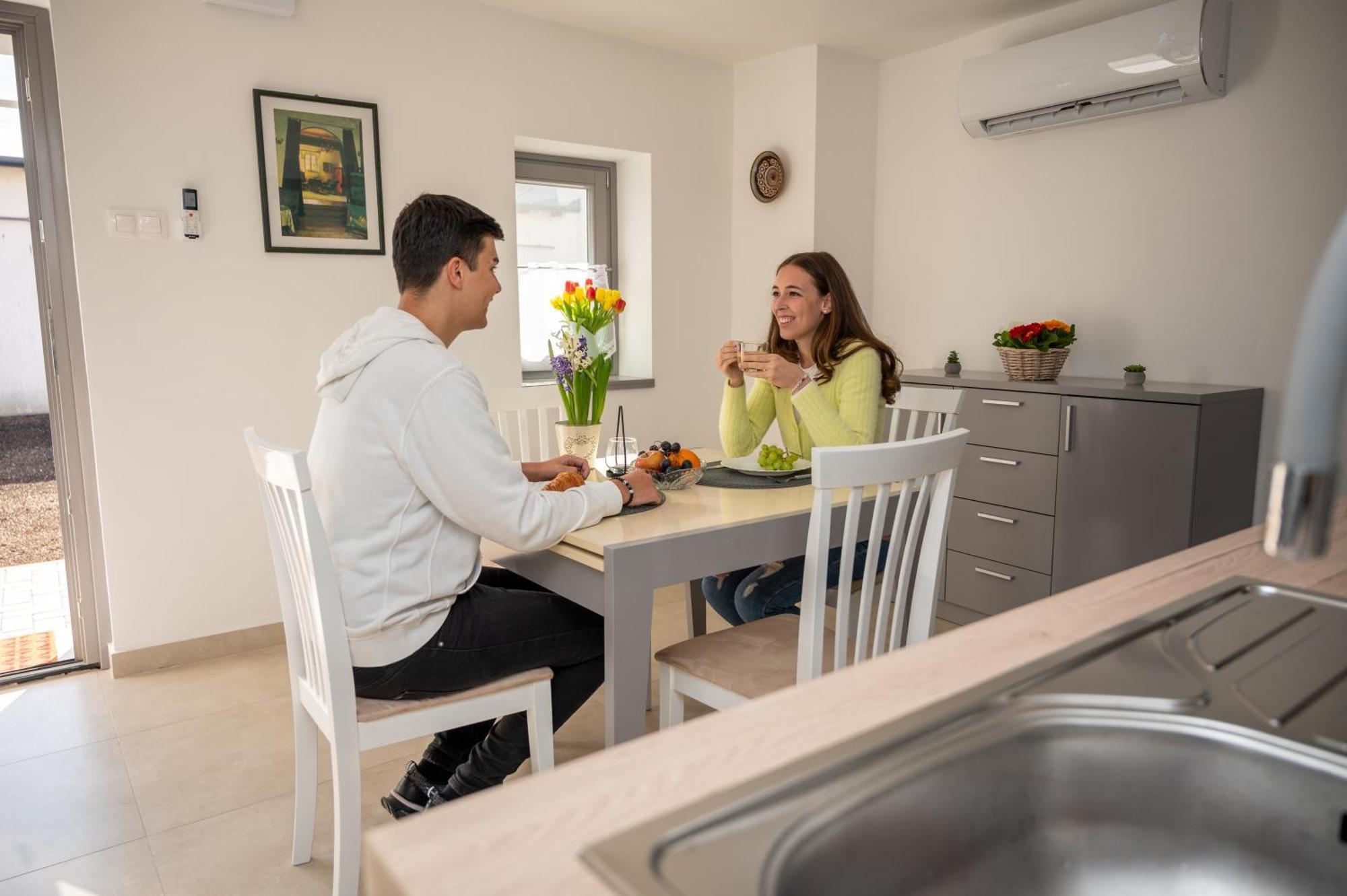Tuenderkert Apartman Gyula Ngoại thất bức ảnh