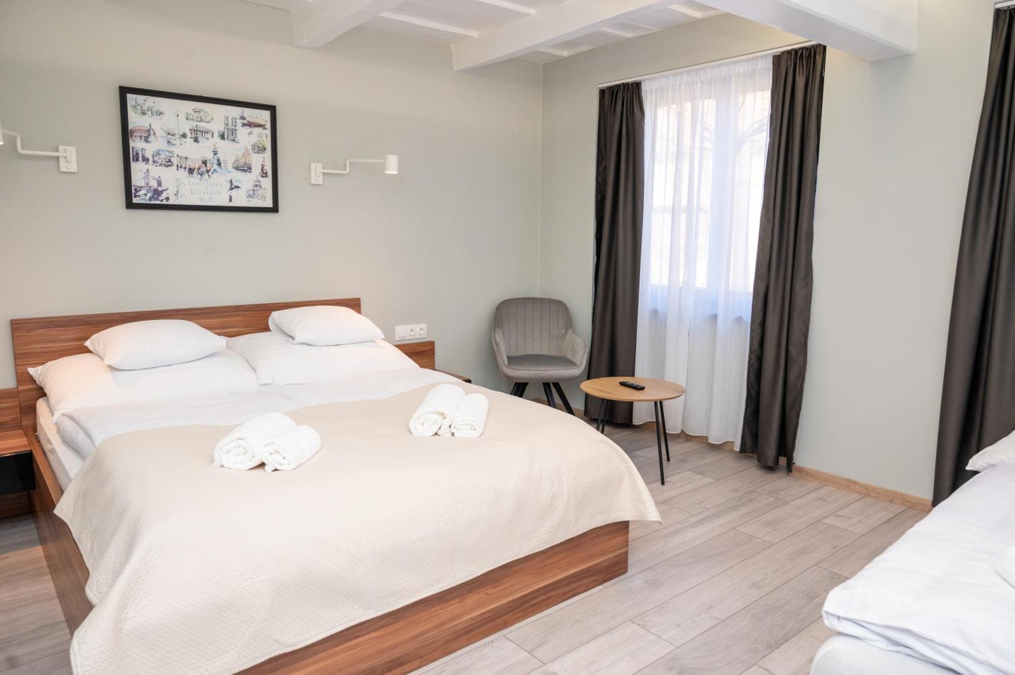 Tuenderkert Apartman Gyula Ngoại thất bức ảnh