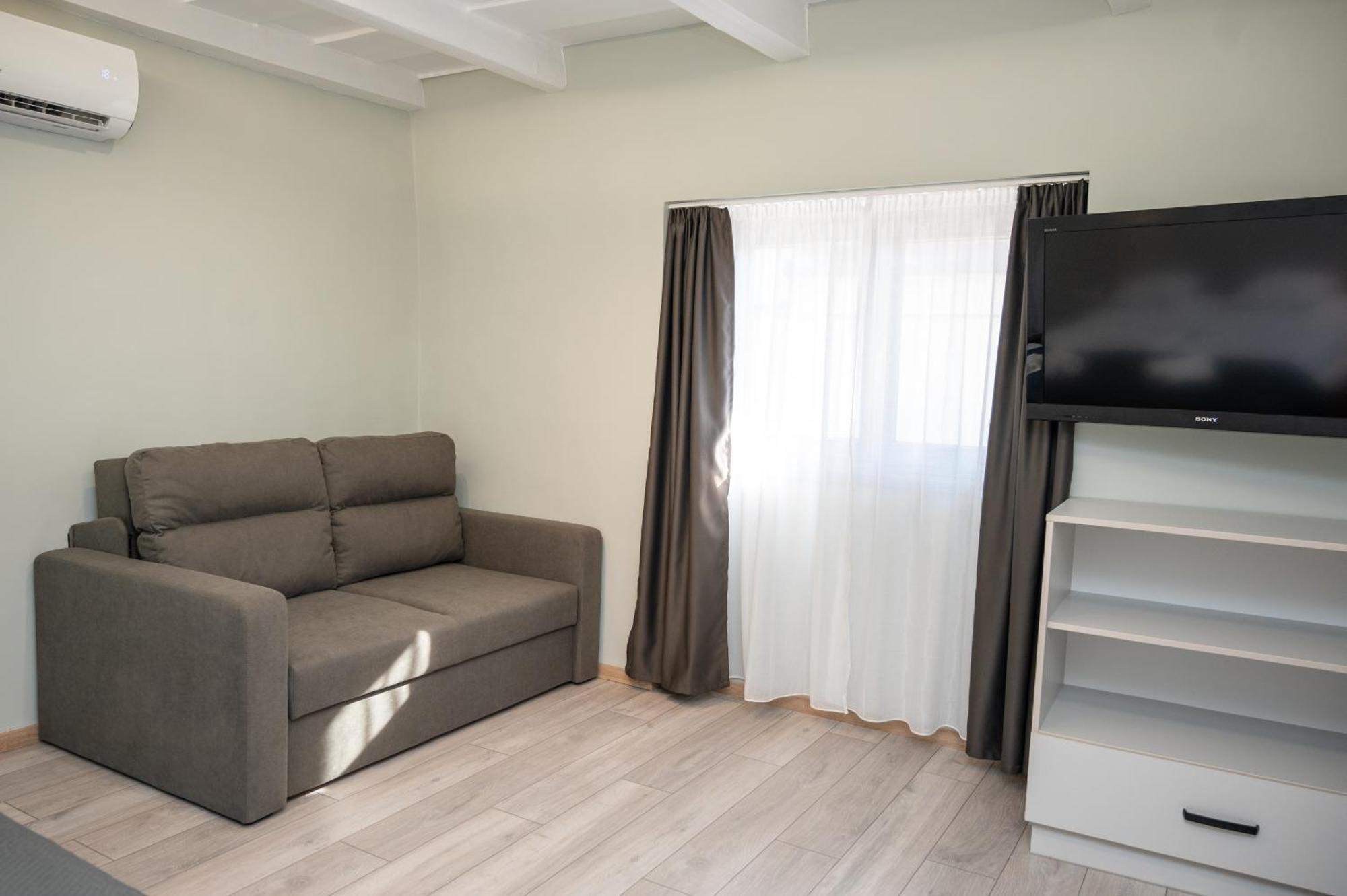 Tuenderkert Apartman Gyula Ngoại thất bức ảnh