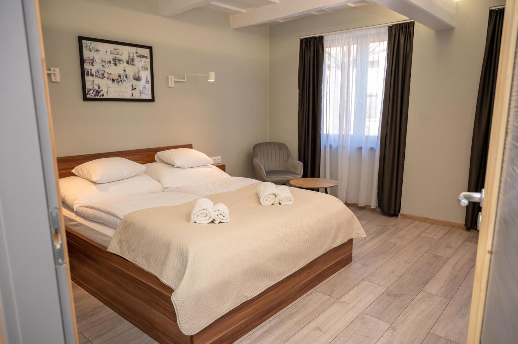 Tuenderkert Apartman Gyula Ngoại thất bức ảnh