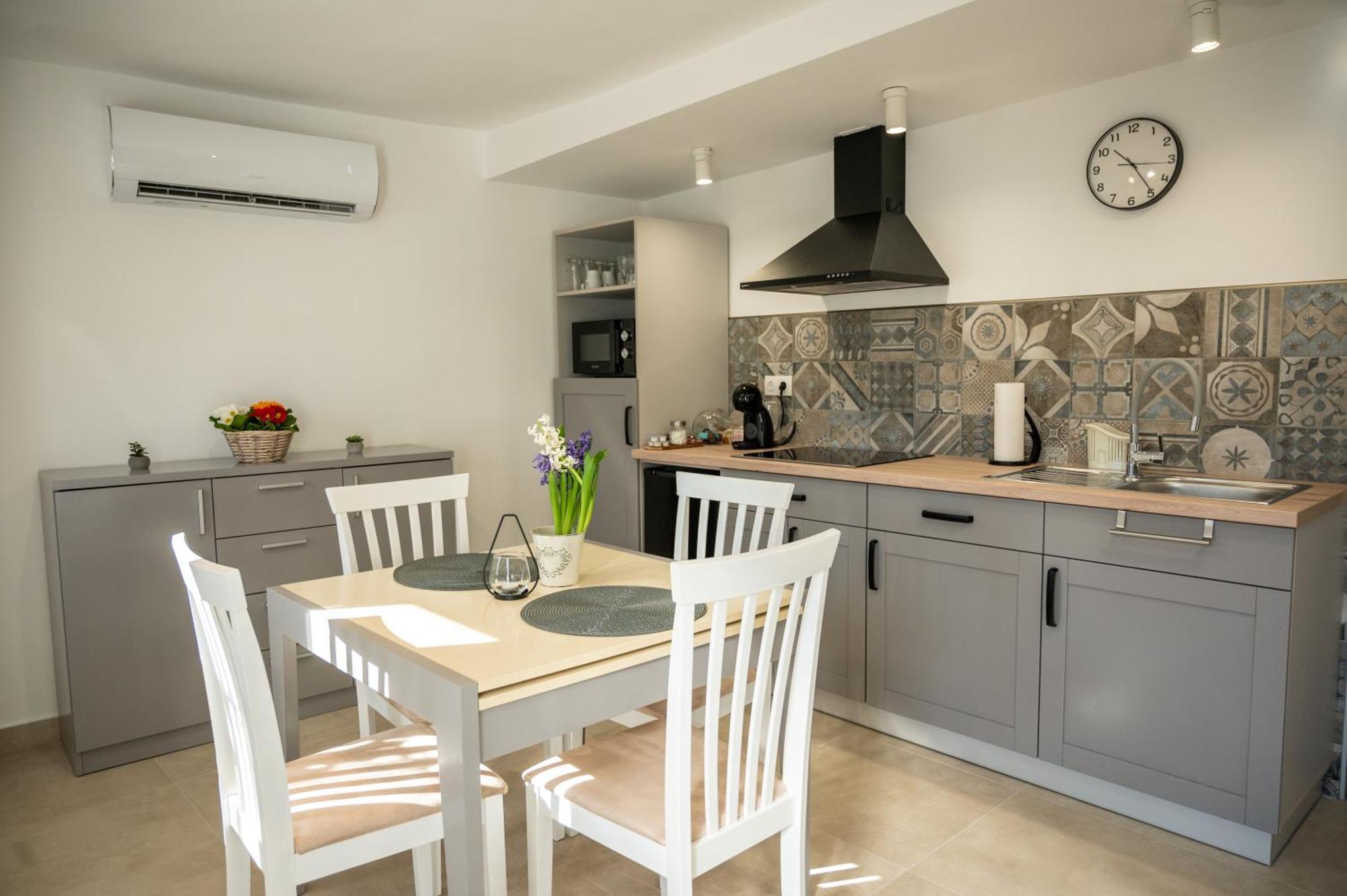 Tuenderkert Apartman Gyula Ngoại thất bức ảnh